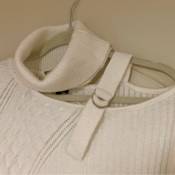 NWOT Off the Shoulder Sweater - Picture 5 of 9